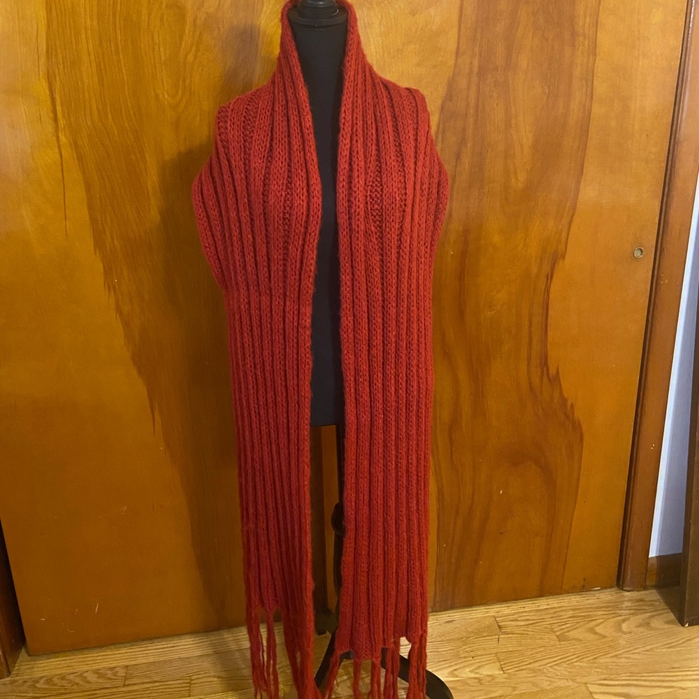 💥Flash Sale💥H&M Chunky Knit Red Scarf/Wrap w Fringe